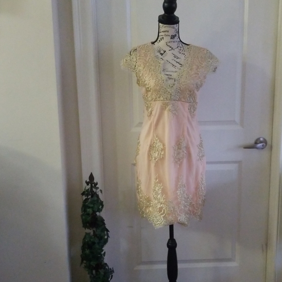 CBR Dresses & Skirts - Peach and gold cocktail dress never worn
